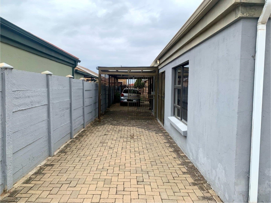 3 Bedroom Property for Sale in Vista Park Free State
